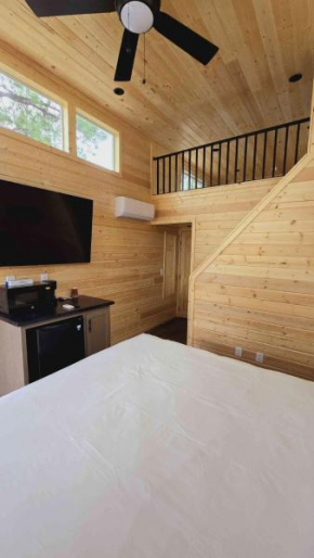 060A Brand New Sunset Retreat Chalet near Grand Canyon South Rim With Loft